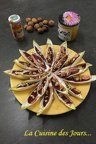 Amuse-Gueules d'Endives, Fromage Frais, Magret Fumé, Miel et Noix