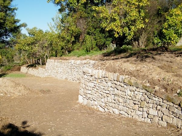 Les restanques au cours des travaux, octobre-novembre 2016. 