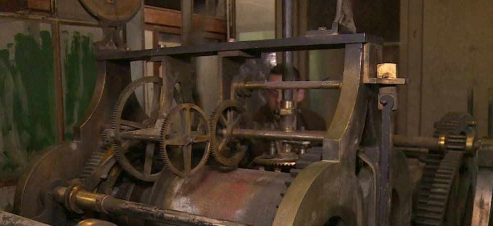 L'horloge jumelle retrouvée par l'horloger Jean-Baptiste Viot en mai 2019 dans les combles de l'église Ste-Trinité, et N-D avant l(incendie.