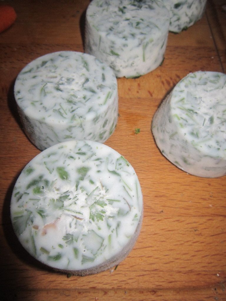 congeler de la coriandre et autres herbes aromatiques du jardin 