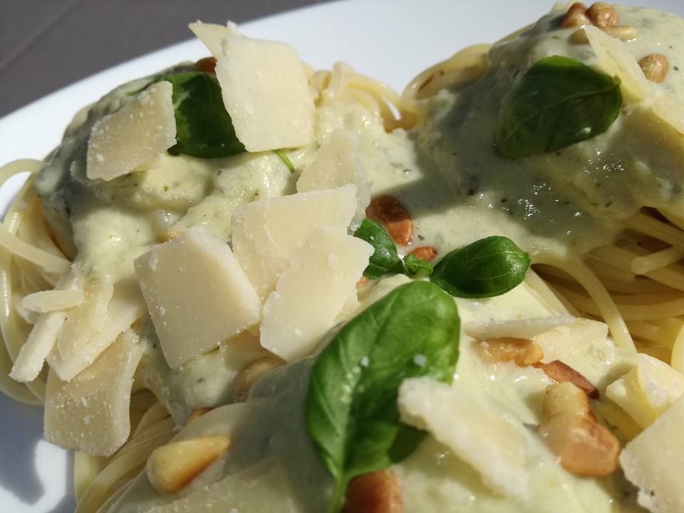 pates sauce aux courgettes,pignons de pin , parmesan crème 