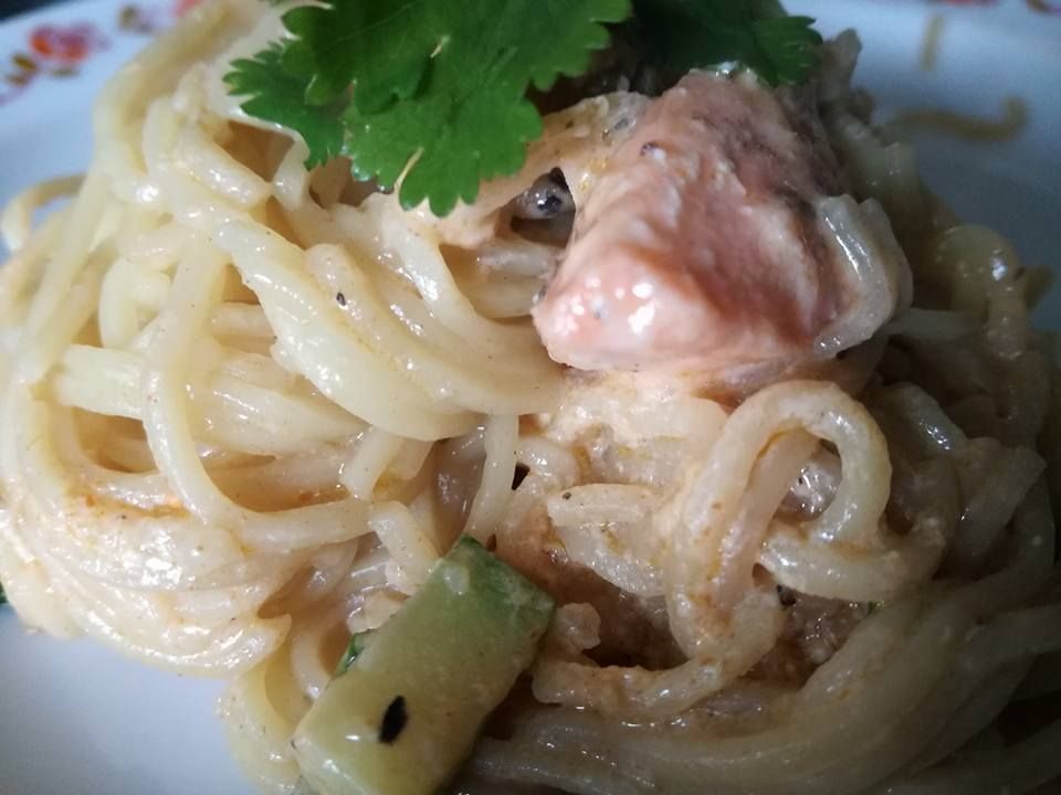 nouilles poissons curry rouge et lait de coco 