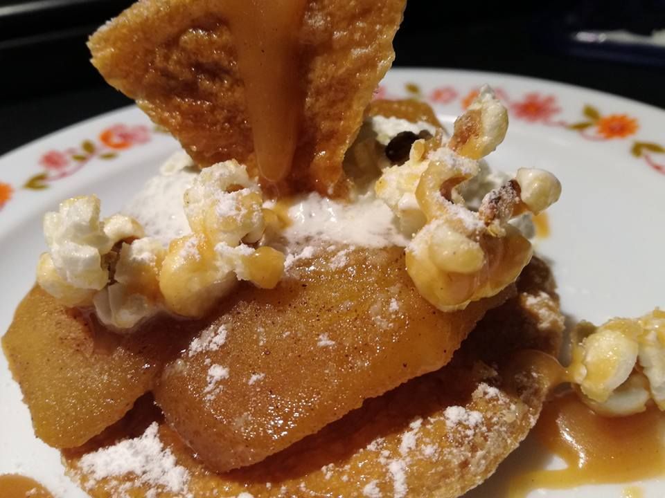 arlettes aux pommes caramélisées, nuage  de vanille glacé, pop corn au caramel beurre salé de Bretagne 