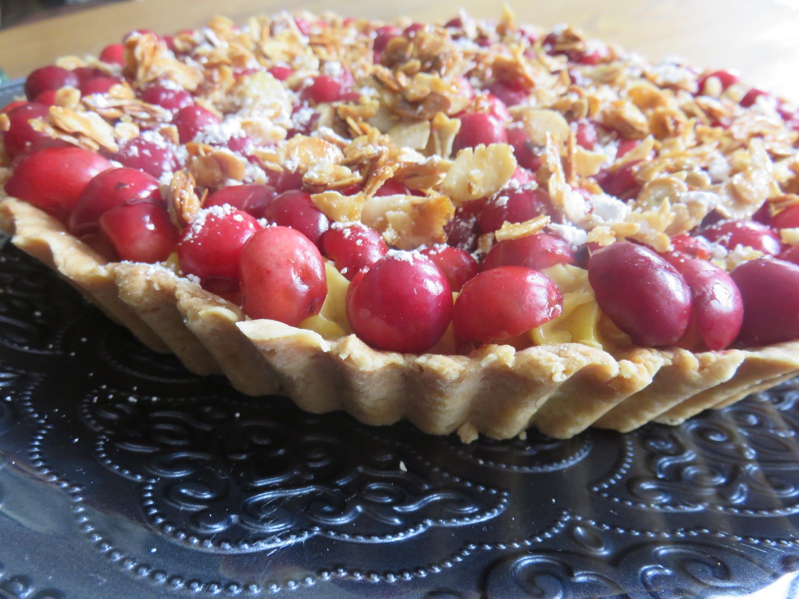Tarte aux cerises, crème pâtissière aux amandes - Le blog de