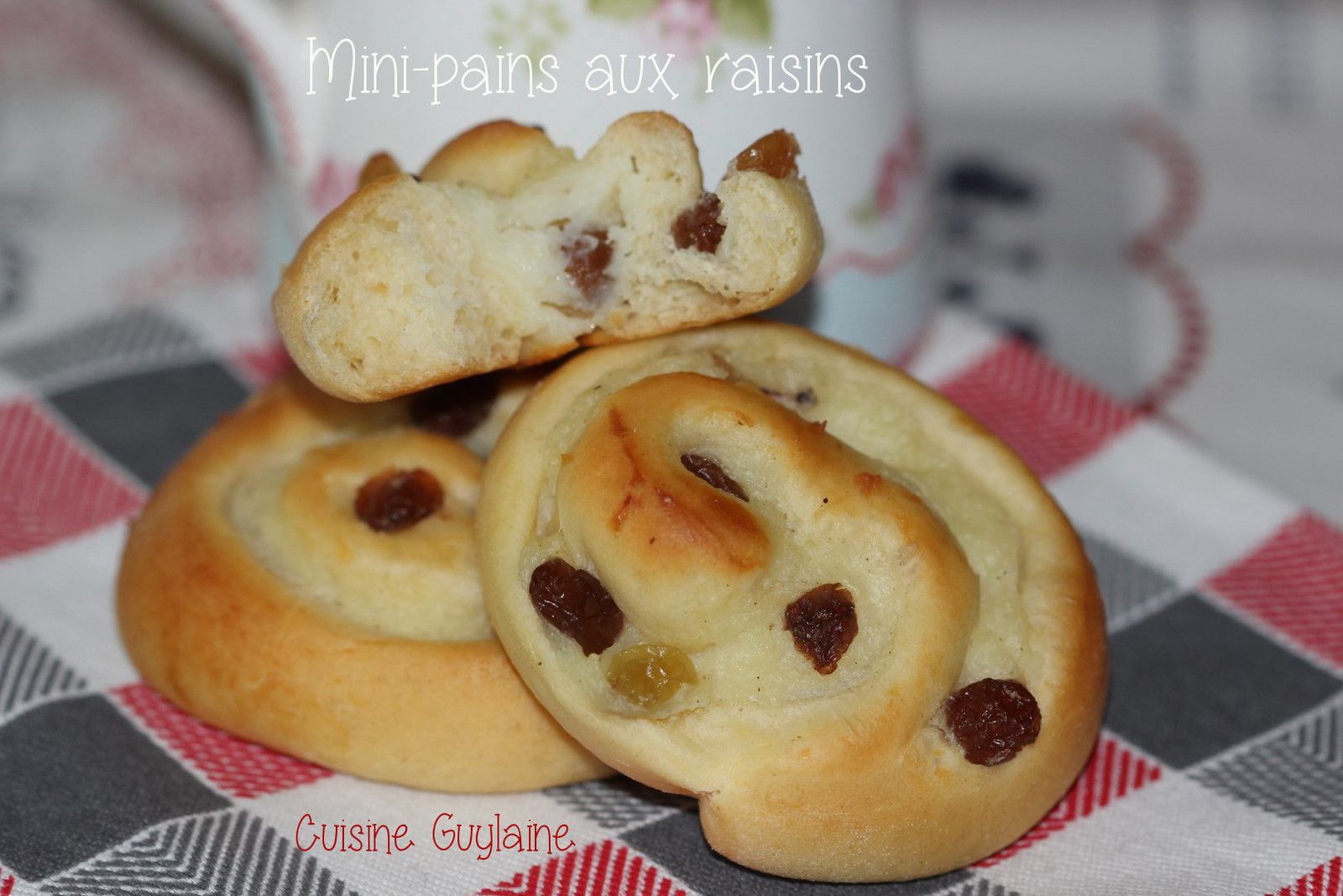 Mini-pains aux raisins - La Cuisine de Guylaine