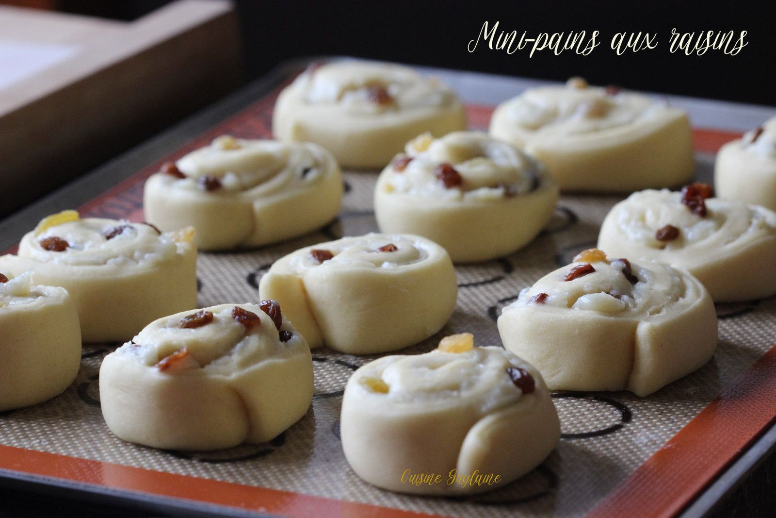 Mini-pains aux raisins - La Cuisine de Guylaine