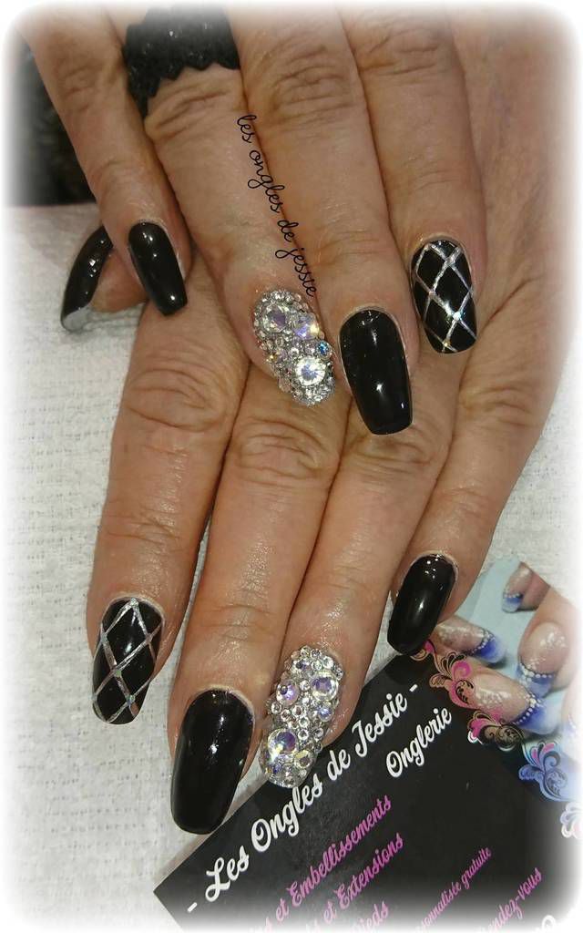 manucure noire totale swarovski - Les Ongles de Jessie