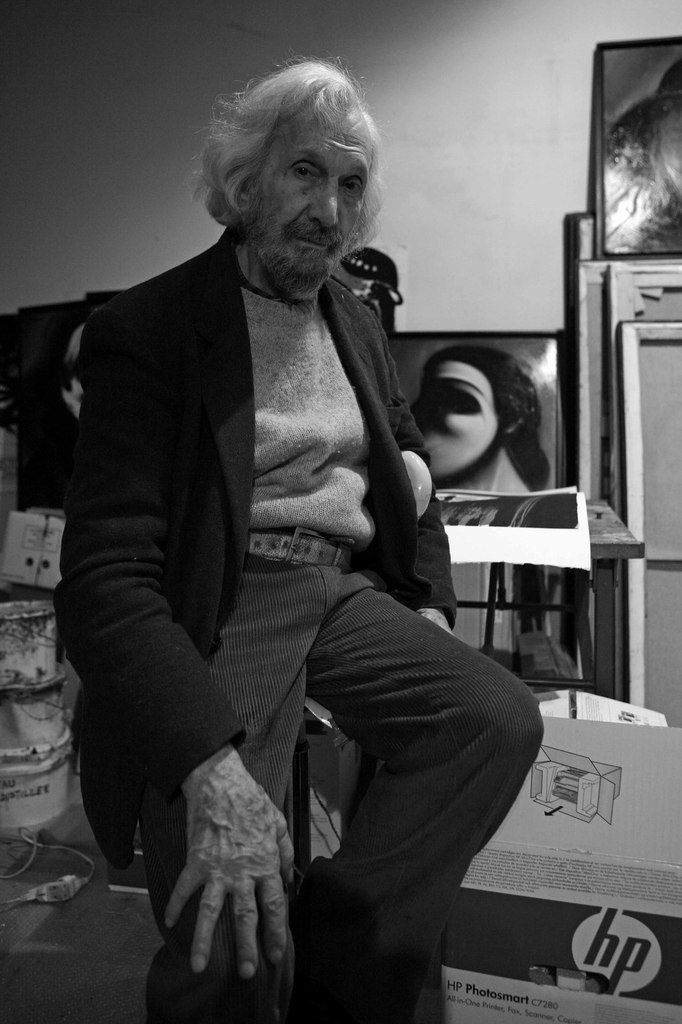 John Christoforou (1921-2014) dans son atelier du Kremlin-Bicêtre le 26 mars 2009