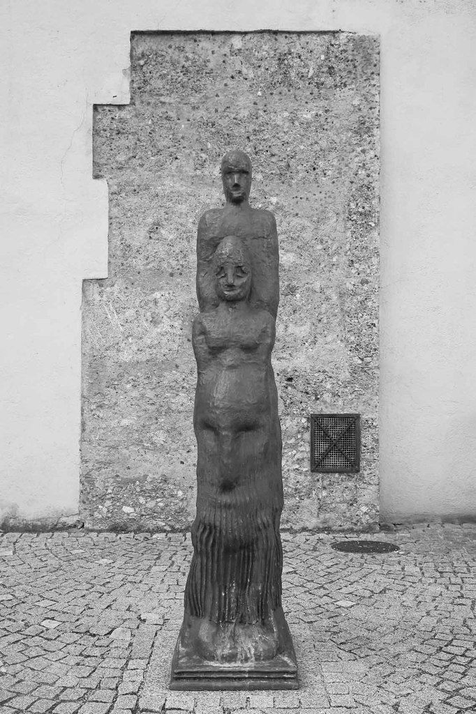 Sculpture de Elmar Trenkwalder (bronze). Hall en Tyrol