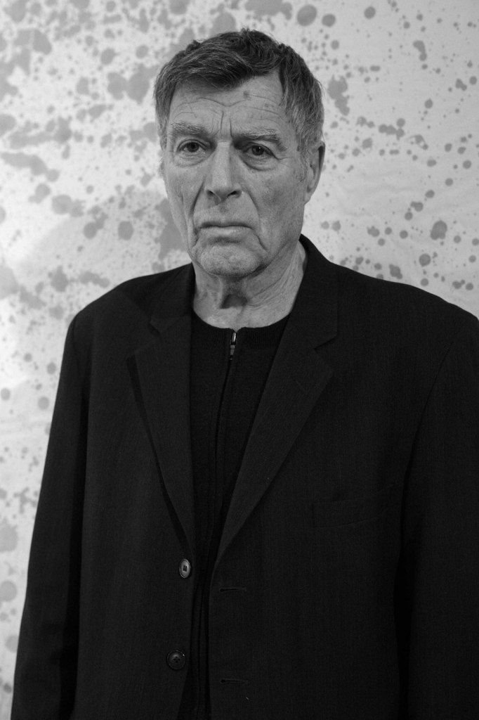 Jean-Pierre Bertrand (1937-2016) dans son atelier de Paris le 7 décembre 2010 