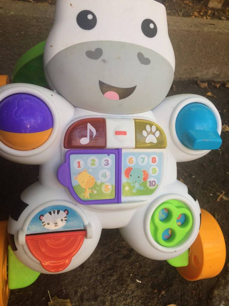 Le trotteur zebre parlant de Fisher Price (Test et avis) - Croque Madame