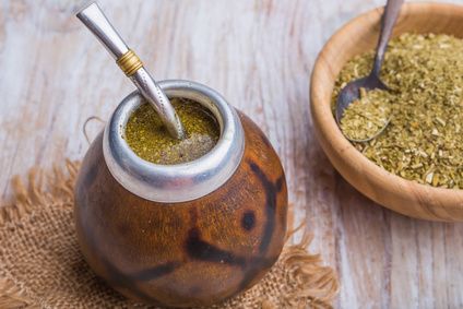 Indispensable pour être bonne danseuse de tango: calebasse yerba maté bombilla (paille acier) tradition portègne