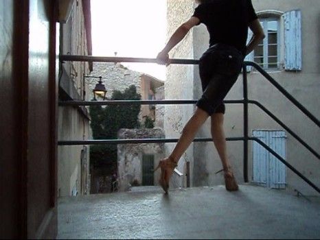 Pourquoi les hommes aiment-ils danser avec une travestie trans dans milongas en France? Tango abrazo milonguero