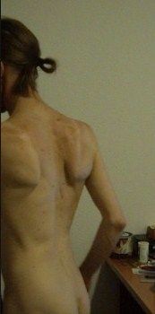 Alcôve d'un trans bi passif homo efféminé du Vaucluse, 43ans fluet épilé visage imberbe, avec une petite toute molle