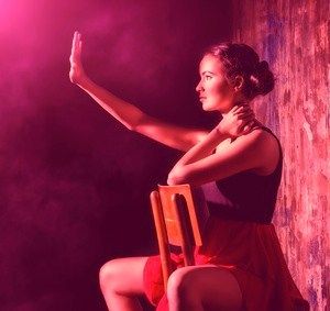 Holà sans chichi dossier chaise You Go Girl ! Tube du Siècle article presse tanguera impro génie tango démo éblouissante