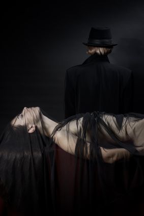 Extrême mental borderline bisexualité tendance homo trans trav maso? Un corps d'homme mince dans une âme de femme