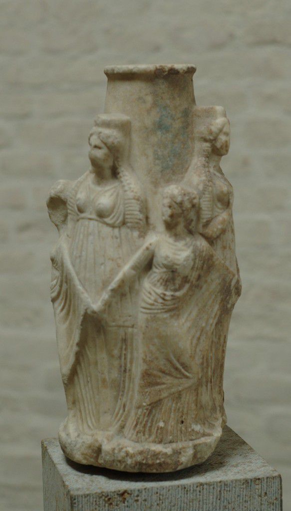 Hekate_Kharites_Glyptothek_Munich_60