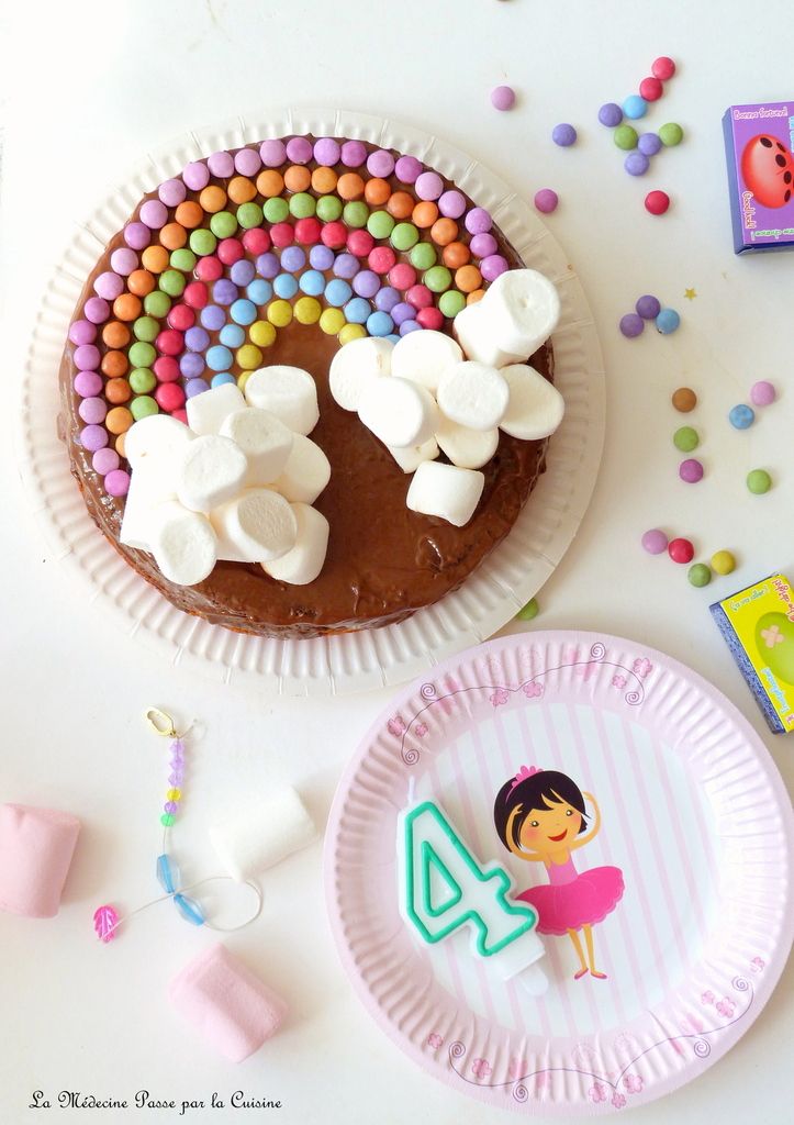 Gateau Arc En Ciel Pour La Maternelle La Medecine Passe Par La Cuisine