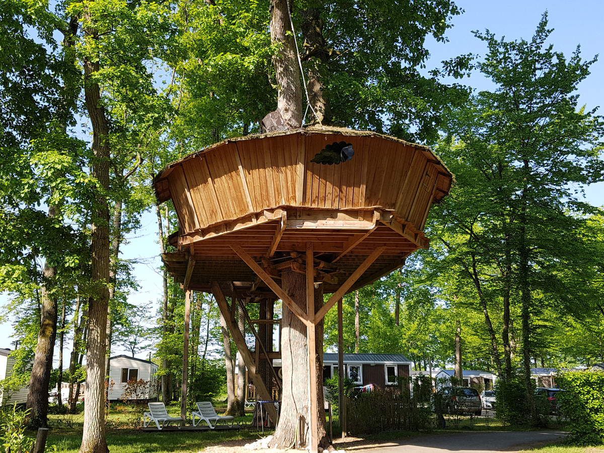 Camping Sandaya Château des Marais Cabane dans les arbres