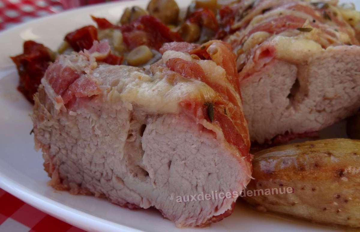 Rôti De Veau Farci à La Mozzarella Bardé Poitrine Fumée Et