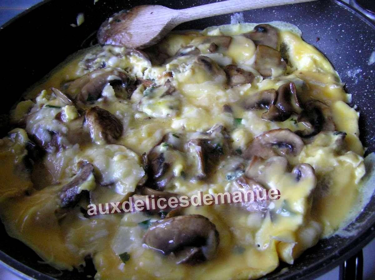 omelette, œufs, omelette aux champignons, omelette garnie, recette rapide, recette pas cher