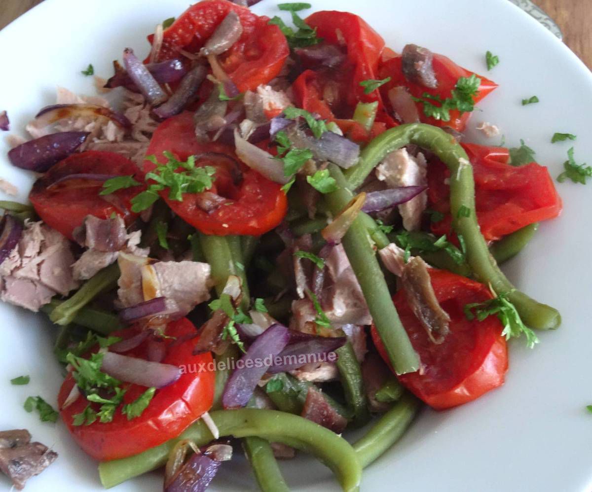 salade d'haricots verts et thon aux tomates et oignons grillés, sauce au yaourt -Light-