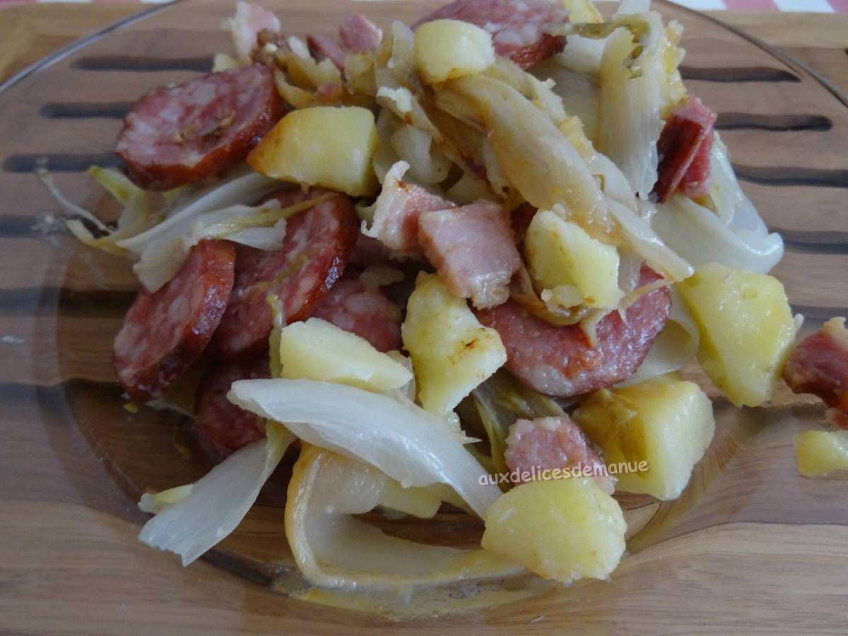 Endives et pommes de terre à la saucisse de Morteau et poitrine fumée
