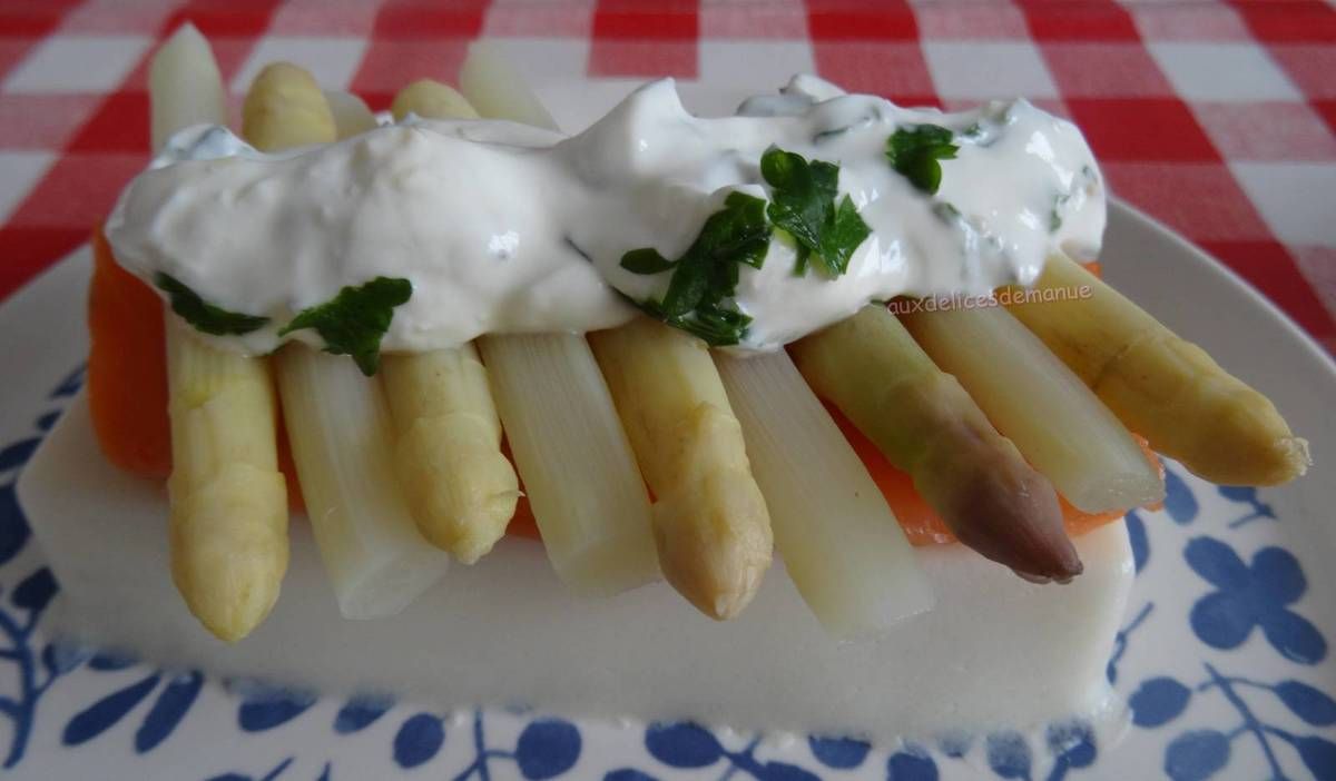 asperges, asperges blanches, entrée, panna cotta salée, truite fumée