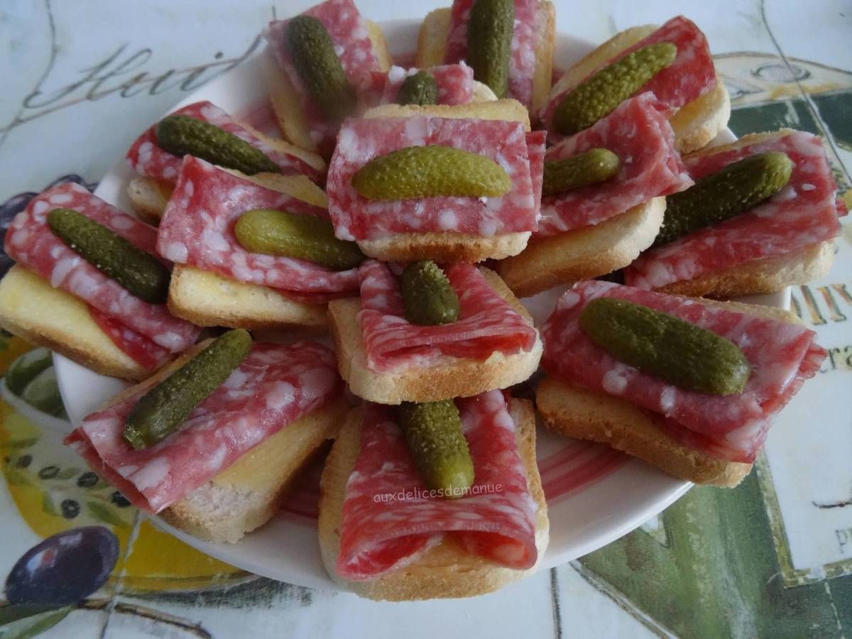 Toasts à la rosette et cornichons - auxdelicesdemanue