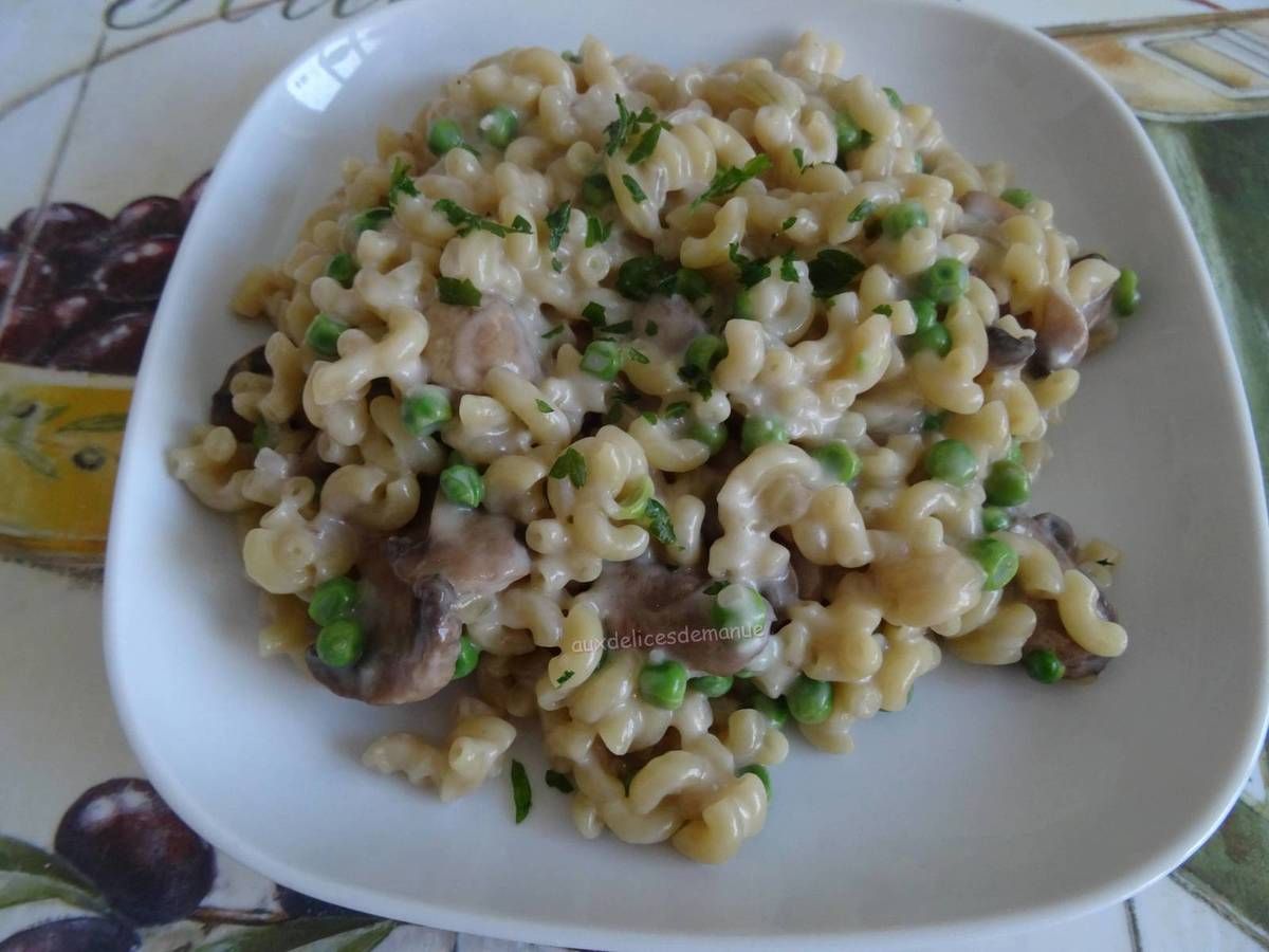 Risotto de coquillettes, jambon, parmesan et champignons de Paris : Recette  de Risotto de coquillettes, jambon, parmesan et champignons de Paris