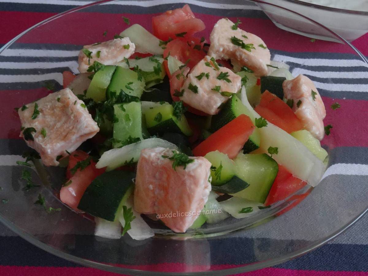  salade, salade composée, saumon, courgette, tomate, concombre