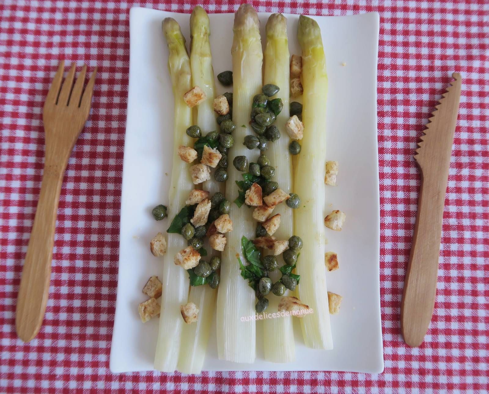 asperges, asperges blanches, câpres, croûtons, Mariotte, citron 