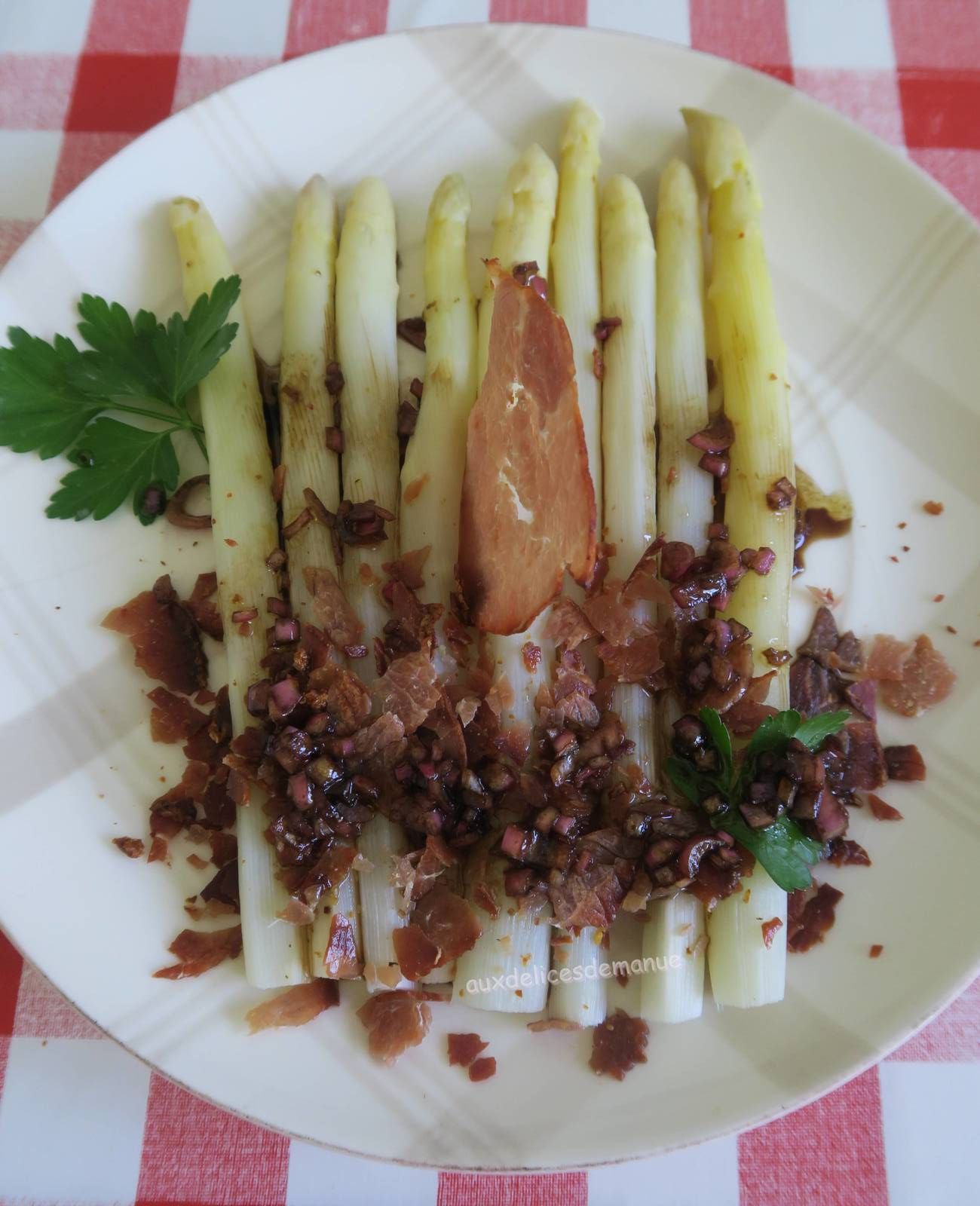 asperges, asperges blanches, asperges violettes, bacon, asperges froides, salade, entrée, plat léger, asperges vinaigrette 