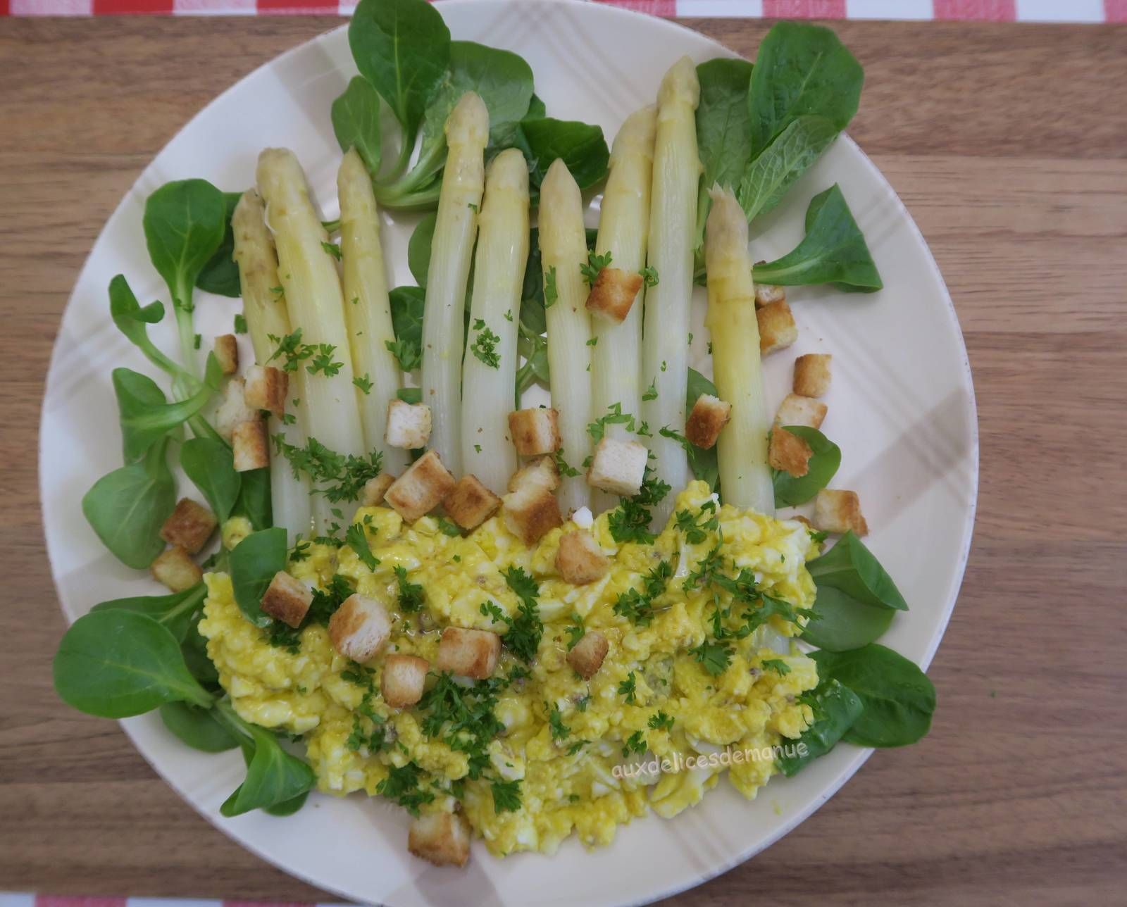  asperges, asperges blanches, asperges violettes, œufs , œufs durs, vinaigrette, salade 