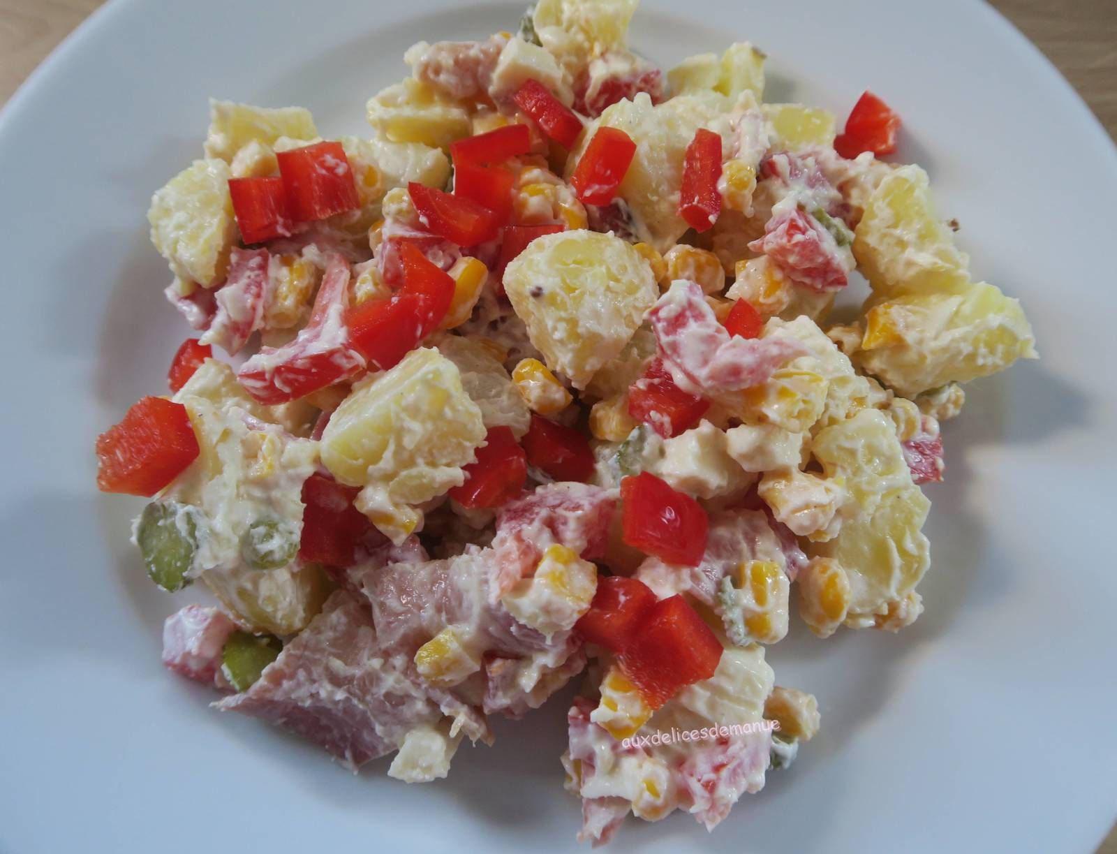  salade, salade composée, salade de pommes de terre, poivron, tomates, pommes de terre, skyr, maïs, parmesan 