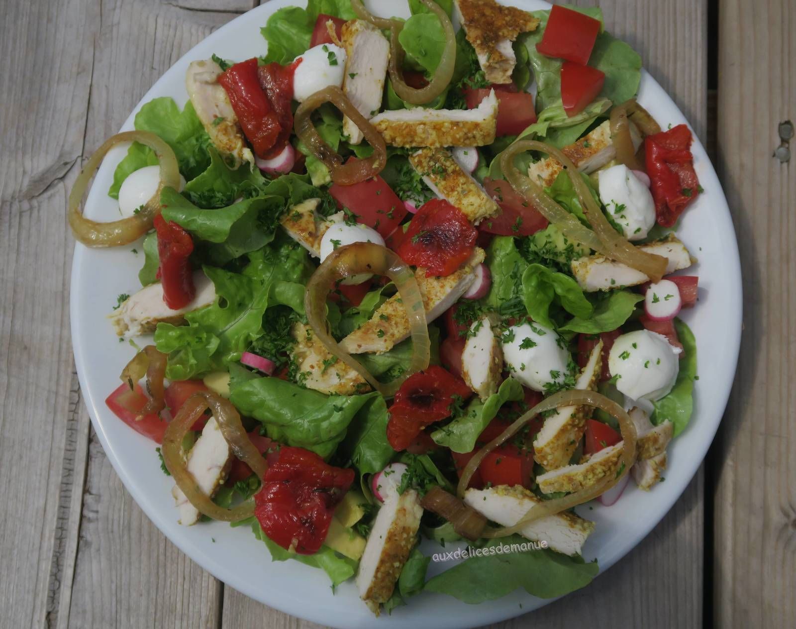 salade, salade composée, poulet, avocat, tomates, poulet épicé, mozzarella, poivron,  épices, tandoori 