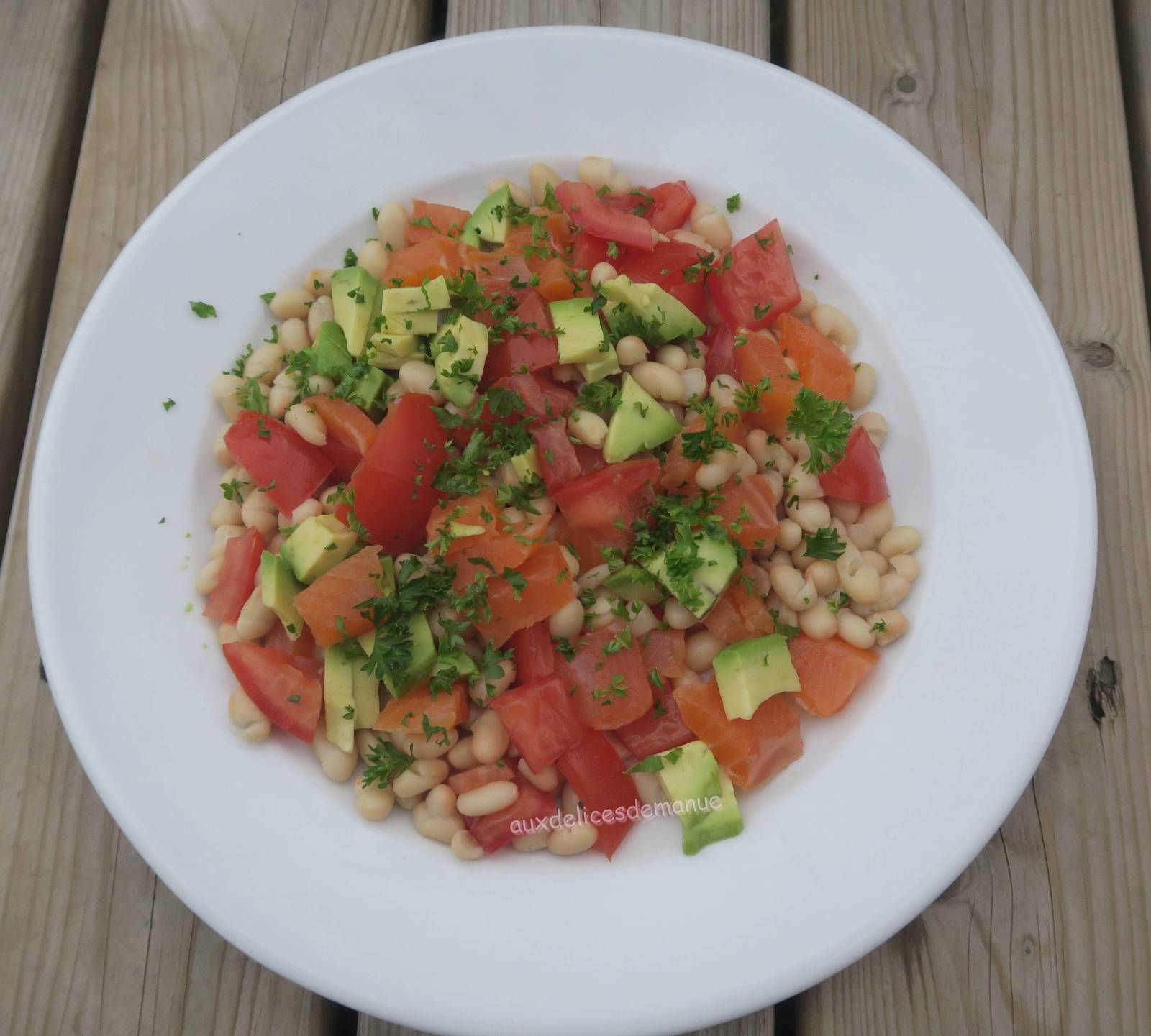  salade, haricots blancs, repas complet, tomate, avocat 