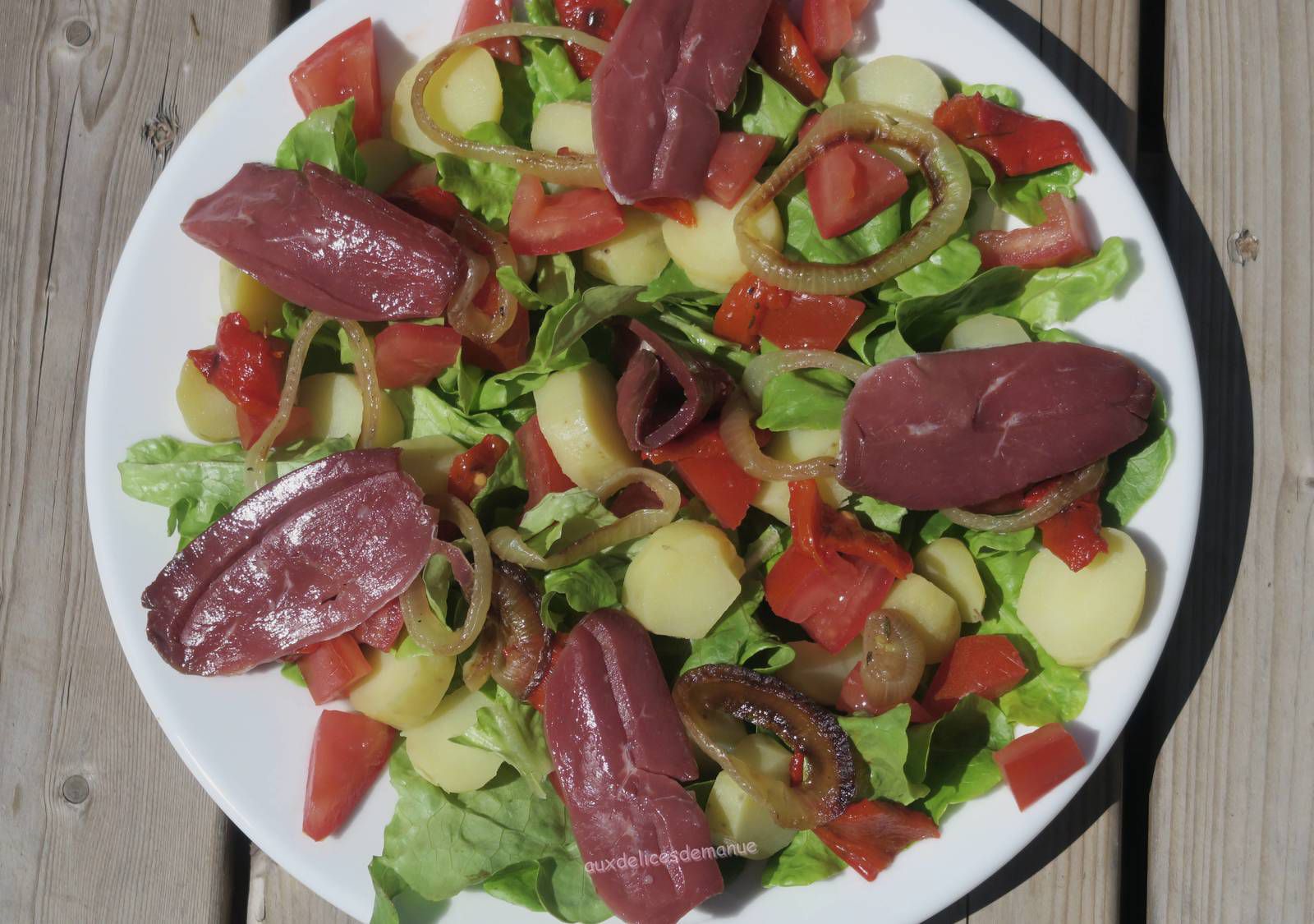 salade, salade composée, salade complète, pommes de terre, tomate, poivron, magret de canard, magret fumé, magret séché 