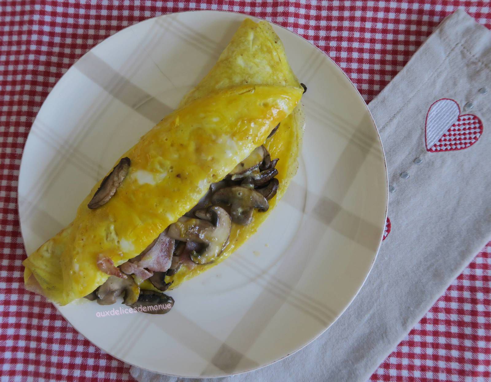 œufs , omelette, champignons, poitrine fumée, lardons, plat rapide plat facile