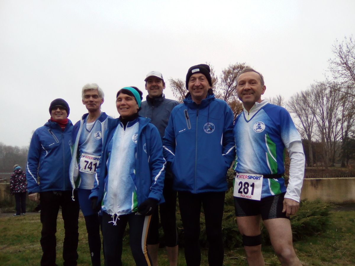 Les Bipèdes de Saint-Cyr - Nous sommes une association de coureurs à pieds  basée à Saint-Cyr (86) près du Futuroscope, dont le but principal est "de  courir pour le plaisir".Nous sommes aussi