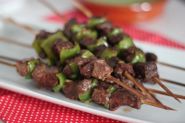 Brochettes de boeuf au mojo vert