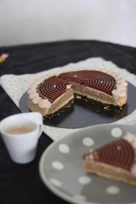 tarte tourbillon carambar, vanille et noisette