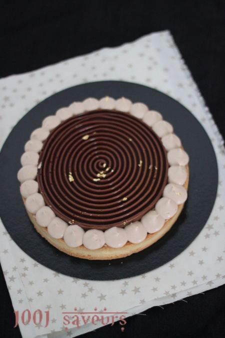 tarte tourbillon carambar, vanille et noisette
