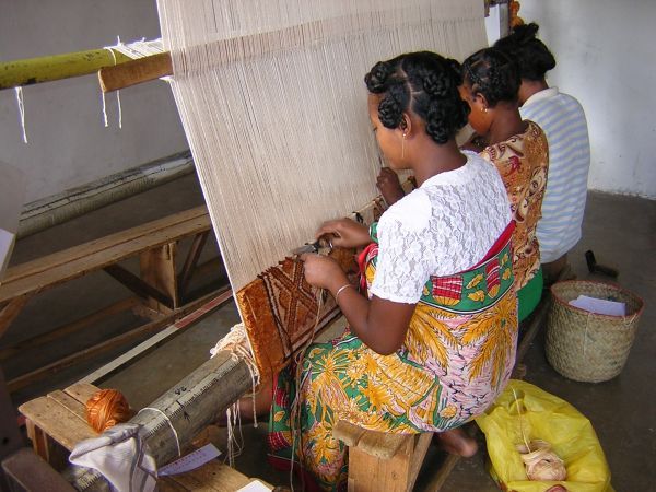 La fabrication de tapis mohair : un savoir-faire malgache unique, à  valoriser - Agir avec Madagascar