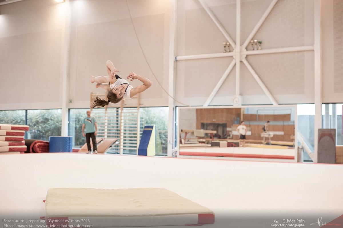 Reportage sur la gymnastique en France réalisé au gymnase du Val Fleuri à Saint Pierre des Corps près de Tours. Suivi d'une équipe de jeunes gymnastes. 