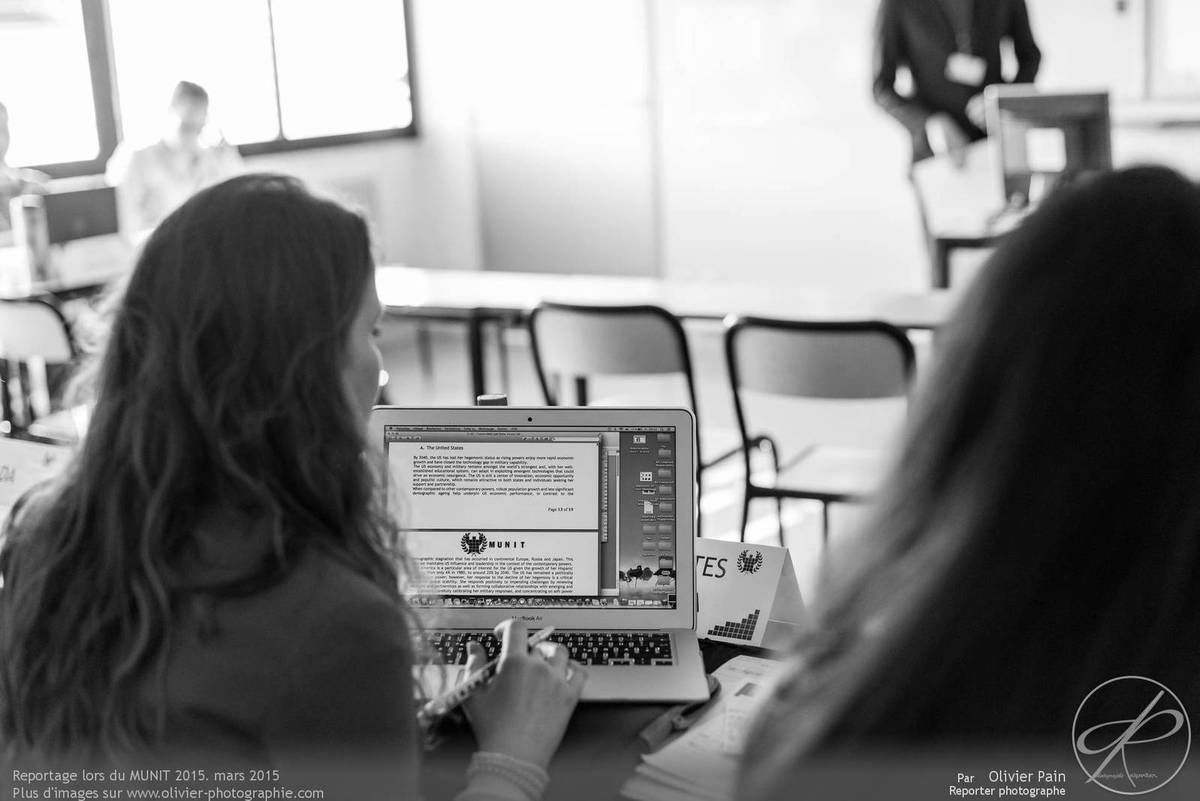 Reportage dans les locaux des Deux Lions à Tours. Reportage pour l'association étudiante MUNTO à Tours.