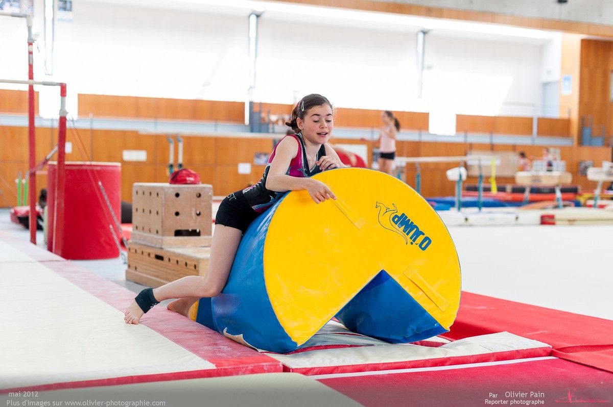 Reportage sur la gymnastique artistique féminine en France. Suivi de jeunes gymnastes réalisé à Saint Pierre des Corps à quelques km de Tours.