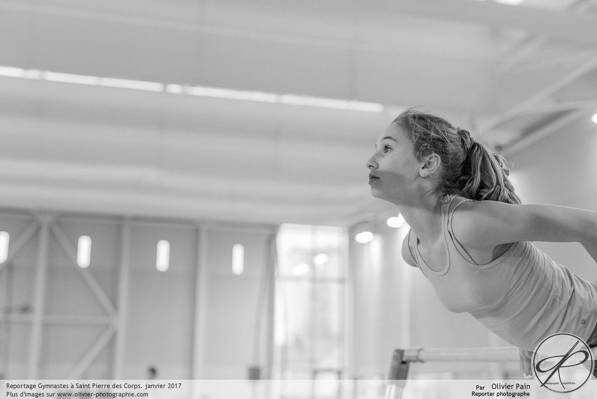Poursuite du reportage sur la gymnastique "Gymnastes" réalisé à Saint Pierre des Corps près de Tours en France. 