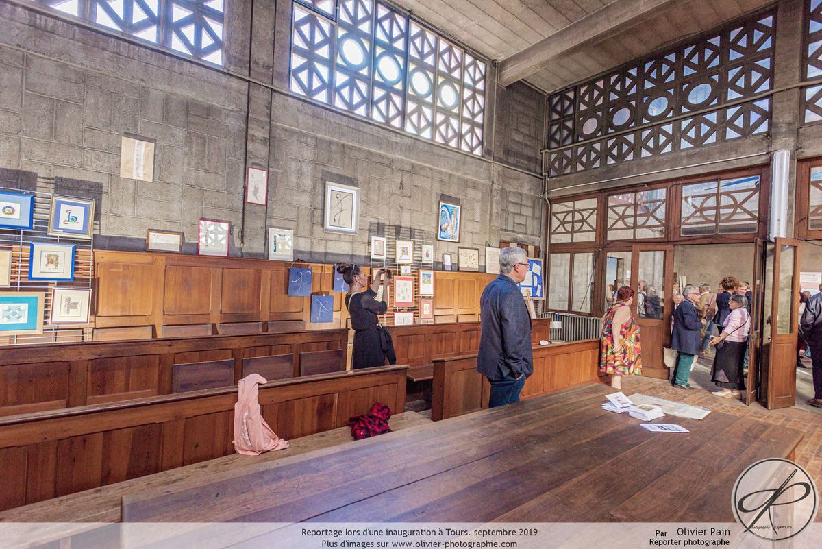 Reportage pour l'inauguration de la maison intergénérationnelle à Tours Nord. Vues d'architecture intérieure et extérieure. 
