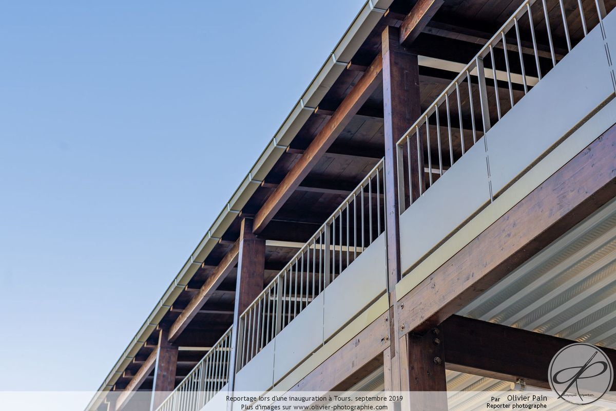 Reportage pour l'inauguration de la maison intergénérationnelle à Tours Nord. Vues d'architecture intérieure et extérieure. 